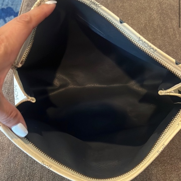 Vintage MCM Visetos White Leather Crossbody Shoulder Bag - Picture 10 of 16